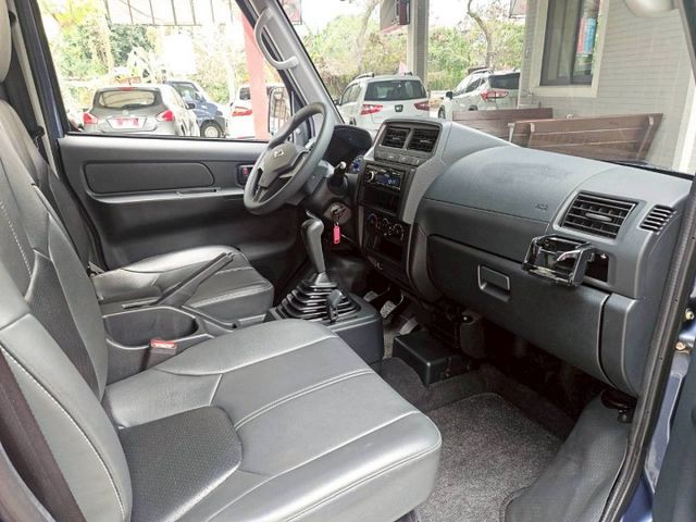 低里程 4WD 歡迎來電賞車 蔡先生0937-265-276  第10張相片