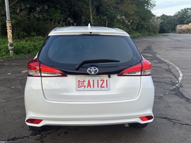 全新烤漆 保固兩年五萬公里 神車出售 快來買 等你來店賞車  第3張相片