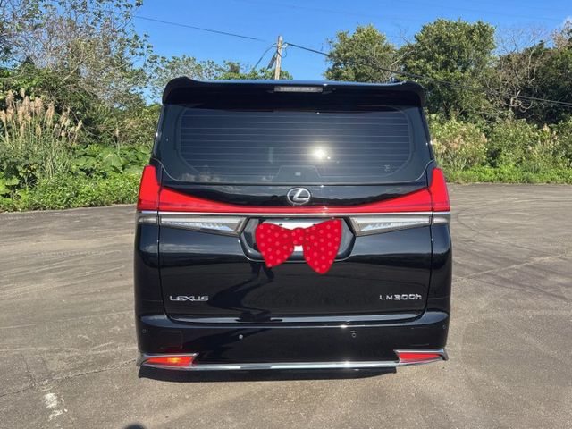 七人座 總裁座艙2.5油電 實跑32000公里保證 (無法認證 )  絕對舒適  等你入手 歡迎來店賞車  第5張相片