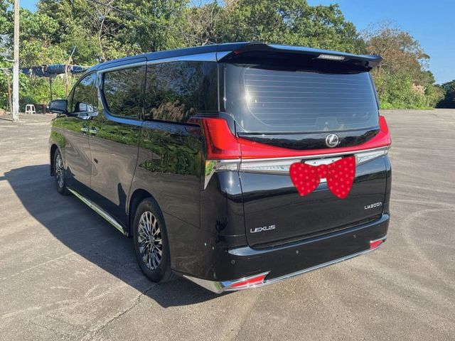 七人座 總裁座艙2.5油電 實跑32000公里保證 (無法認證 )  絕對舒適  等你入手 歡迎來店賞車  第6張相片