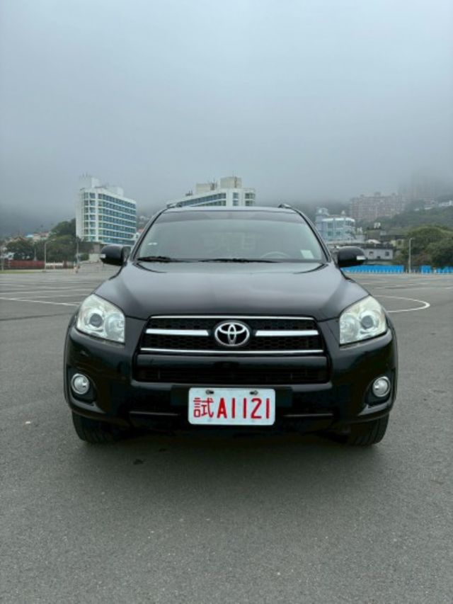 2011年 RAV4 黑色 「旅行好夥伴」「旅行代步首選，省油有力又舒適」歡迎來店賞車  第2張相片