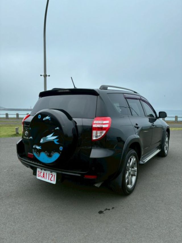 2011年 RAV4 黑色 「旅行好夥伴」「旅行代步首選，省油有力又舒適」歡迎來店賞車  第4張相片