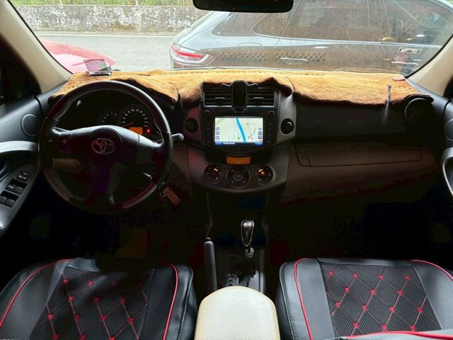 2011年 RAV4 黑色 「旅行好夥伴」「旅行代步首選，省油有力又舒適」歡迎來店賞車  第7張相片