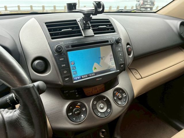 2011年 RAV4 黑色 「旅行好夥伴」「旅行代步首選，省油有力又舒適」歡迎來店賞車  第8張相片