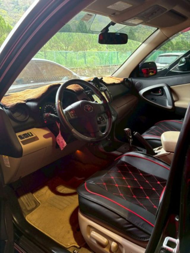 2011年 RAV4 黑色 「旅行好夥伴」「旅行代步首選，省油有力又舒適」歡迎來店賞車  第12張相片