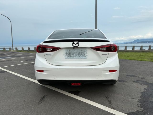 2016年  馬三 白色「保證原鈑」配備：改裝鋁圈/免鑰匙//改裝卡鉗/碟盤升 里程：10萬(保證實際里程)歡迎來店賞車  第5張相片