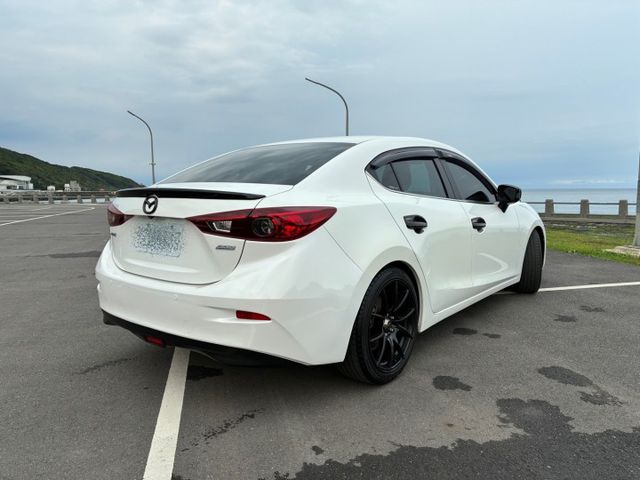 2016年  馬三 白色「保證原鈑」配備：改裝鋁圈/免鑰匙//改裝卡鉗/碟盤升 里程：10萬(保證實際里程)歡迎來店賞車  第6張相片