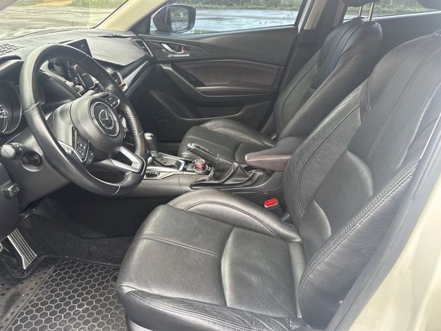 2016年  馬三 白色 「保證原鈑」里程：18萬（保證里程）配備：鋁圈/皮椅/野馬日行燈/免鑰匙等 歡迎來店賞車  第8張相片