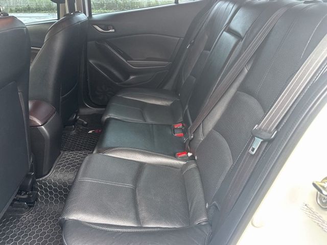 2016年  馬三 白色 「保證原鈑」里程：18萬（保證里程）配備：鋁圈/皮椅/野馬日行燈/免鑰匙等 歡迎來店賞車  第9張相片