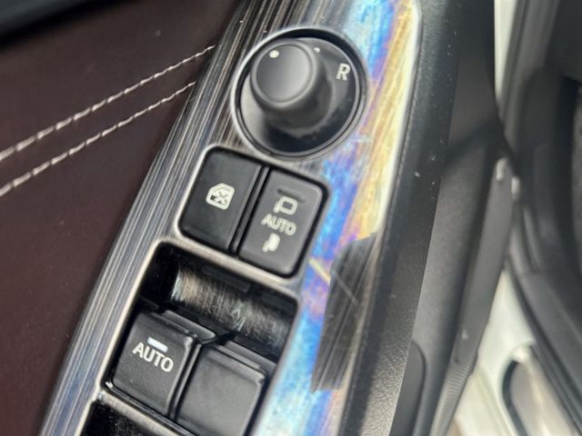 2016年  馬三 白色 「保證原鈑」里程：18萬（保證里程）配備：鋁圈/皮椅/野馬日行燈/免鑰匙等 歡迎來店賞車  第11張相片