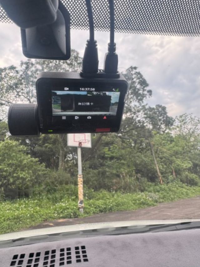 2016年  馬三 白色 「保證原鈑」里程：18萬（保證里程）配備：鋁圈/皮椅/野馬日行燈/免鑰匙等 歡迎來店賞車  第12張相片