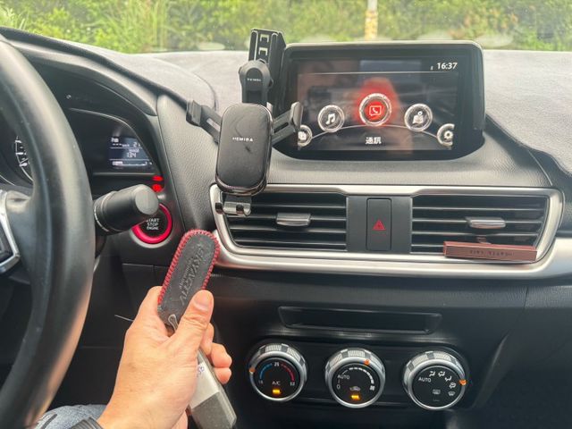 2016年  馬三 白色 「保證原鈑」里程：18萬（保證里程）配備：鋁圈/皮椅/野馬日行燈/免鑰匙等 歡迎來店賞車  第14張相片