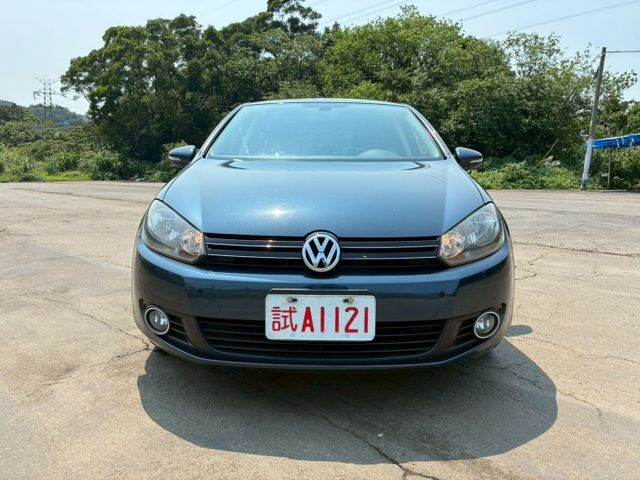2012年 福斯 goif 深藍 里程：18萬 配備：鋁圈/液晶顯示器/倒車顯影/液晶影音系統/霧燈等⋯歡迎來店賞車  第2張相片