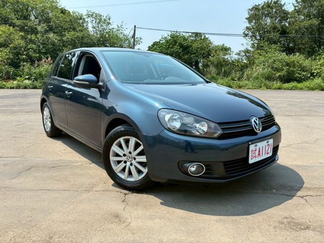 2012年 福斯 goif 深藍 里程：18萬 配備：鋁圈/液晶顯示器/倒車顯影/液晶影音系統/霧燈等⋯歡迎來店賞車  第3張相片