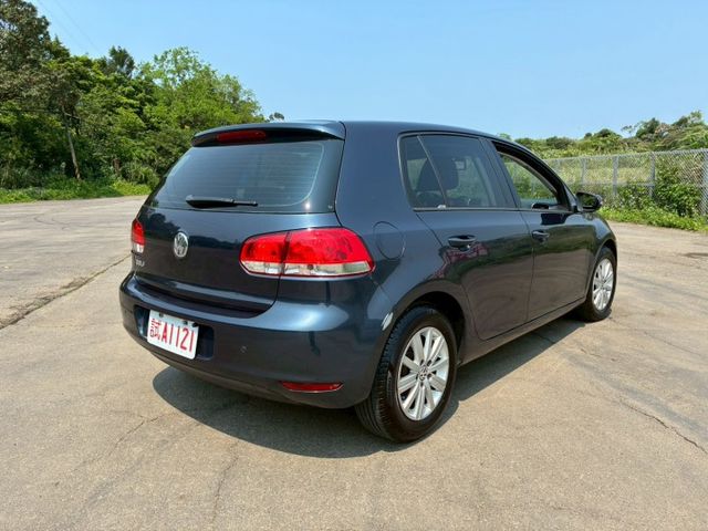 2012年 福斯 goif 深藍 里程：18萬 配備：鋁圈/液晶顯示器/倒車顯影/液晶影音系統/霧燈等⋯歡迎來店賞車  第4張相片