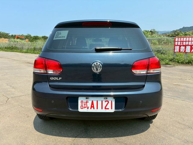 2012年 福斯 goif 深藍 里程：18萬 配備：鋁圈/液晶顯示器/倒車顯影/液晶影音系統/霧燈等⋯歡迎來店賞車  第5張相片