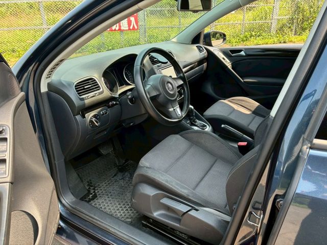 2012年 福斯 goif 深藍 里程：18萬 配備：鋁圈/液晶顯示器/倒車顯影/液晶影音系統/霧燈等⋯歡迎來店賞車  第9張相片