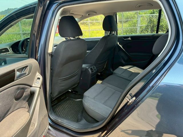 2012年 福斯 goif 深藍 里程：18萬 配備：鋁圈/液晶顯示器/倒車顯影/液晶影音系統/霧燈等⋯歡迎來店賞車  第10張相片