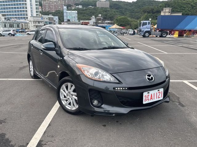 2013年 馬自達 馬三 經典鐵灰 行駛里程：13萬 配備：液晶影音系統/方向盤音量控制/點狀日行燈 歡迎來店賞車  第3張相片