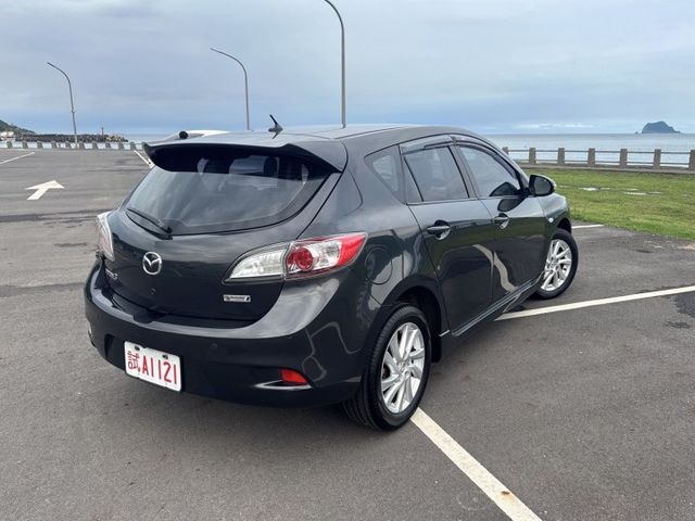 2013年 馬自達 馬三 經典鐵灰 行駛里程：13萬 配備：液晶影音系統/方向盤音量控制/點狀日行燈 歡迎來店賞車  第4張相片