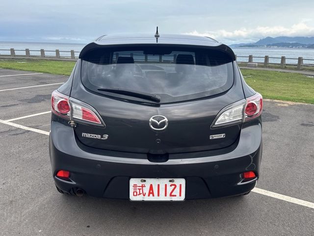 2013年 馬自達 馬三 經典鐵灰 行駛里程：13萬 配備：液晶影音系統/方向盤音量控制/點狀日行燈 歡迎來店賞車  第5張相片