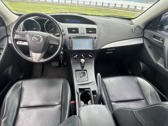 2013年 馬自達 馬三 經典鐵灰 行駛里程：13萬 配備：液晶影音系統/方向盤音量控制/點狀日行燈 歡迎來店賞車  第7張相片