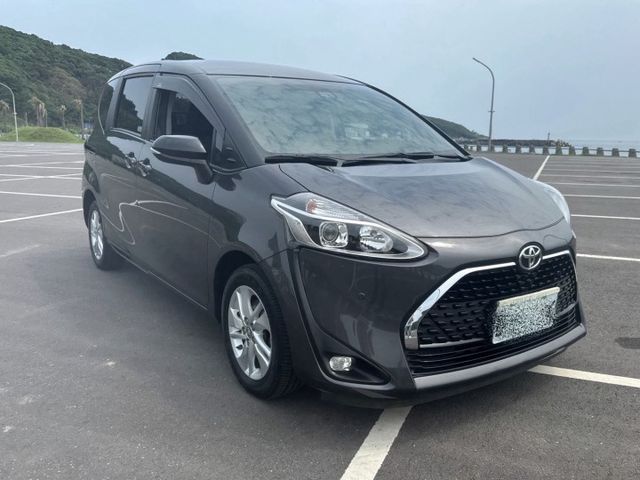 2021年 豐田 SIENTA 1.8 閃粉鐵灰「原鈑原漆」重點配備：電動滑門/車道偏移/抬頭顯示器/車輛防撞等....  第3張相片