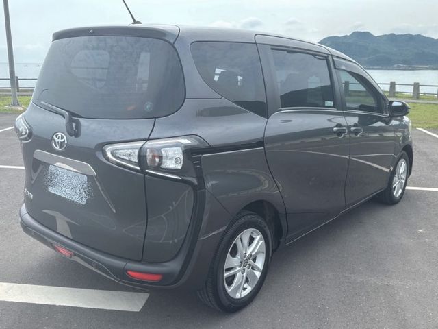 2021年 豐田 SIENTA 1.8 閃粉鐵灰「原鈑原漆」重點配備：電動滑門/車道偏移/抬頭顯示器/車輛防撞等....  第6張相片