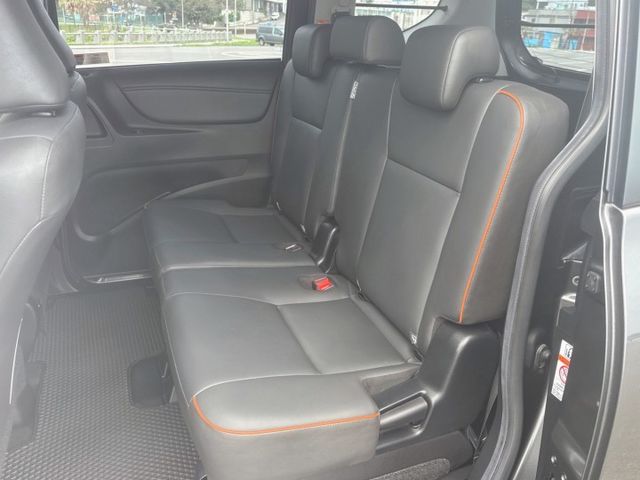 2021年 豐田 SIENTA 1.8 閃粉鐵灰「原鈑原漆」重點配備：電動滑門/車道偏移/抬頭顯示器/車輛防撞等....  第9張相片