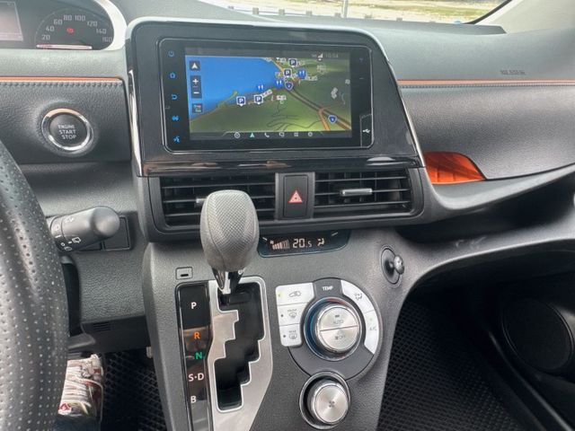 2021年 豐田 SIENTA 1.8 閃粉鐵灰「原鈑原漆」重點配備：電動滑門/車道偏移/抬頭顯示器/車輛防撞等....  第11張相片