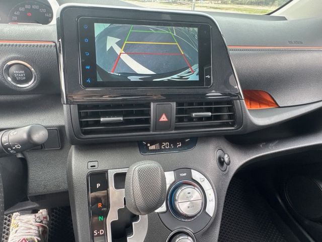 2021年 豐田 SIENTA 1.8 閃粉鐵灰「原鈑原漆」重點配備：電動滑門/車道偏移/抬頭顯示器/車輛防撞等....  第12張相片