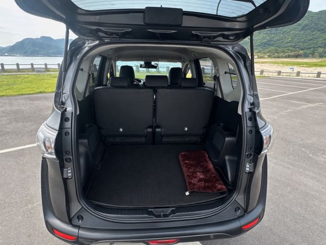 2021年 豐田 SIENTA 1.8 閃粉鐵灰「原鈑原漆」重點配備：電動滑門/車道偏移/抬頭顯示器/車輛防撞等....  第14張相片