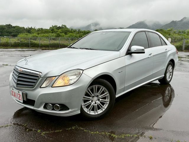 『經典賓士，帥氣立標』 2010年 賓士 E250重點配備：液晶儀表/前車距雷達/桃木內飾/倒車顯影/盲點偵測/CD影音  第1張相片