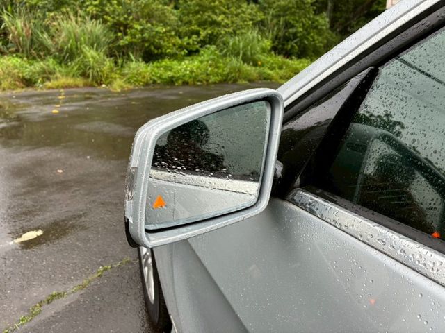 『經典賓士，帥氣立標』 2010年 賓士 E250重點配備：液晶儀表/前車距雷達/桃木內飾/倒車顯影/盲點偵測/CD影音  第8張相片