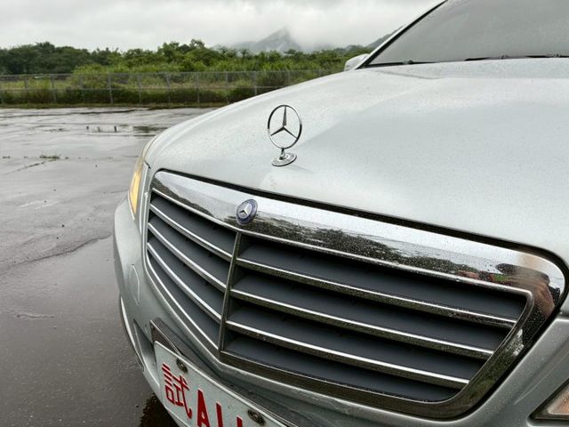 『經典賓士，帥氣立標』 2010年 賓士 E250重點配備：液晶儀表/前車距雷達/桃木內飾/倒車顯影/盲點偵測/CD影音  第9張相片