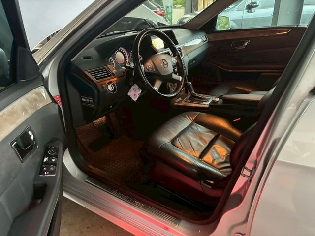 『經典賓士，帥氣立標』 2010年 賓士 E250重點配備：液晶儀表/前車距雷達/桃木內飾/倒車顯影/盲點偵測/CD影音  第12張相片