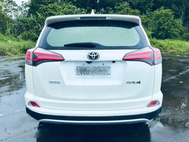 2017年 Toyota RAV4 『ACC跟車』重點配備：倒車顯影/後視鏡顯示器/免鑰匙/後備箱旅行燈/迎賓踏板  第5張相片