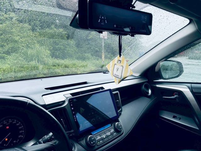 2017年 Toyota RAV4 『ACC跟車』重點配備：倒車顯影/後視鏡顯示器/免鑰匙/後備箱旅行燈/迎賓踏板  第9張相片