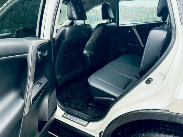 2017年 Toyota RAV4 『ACC跟車』重點配備：倒車顯影/後視鏡顯示器/免鑰匙/後備箱旅行燈/迎賓踏板  第10張相片