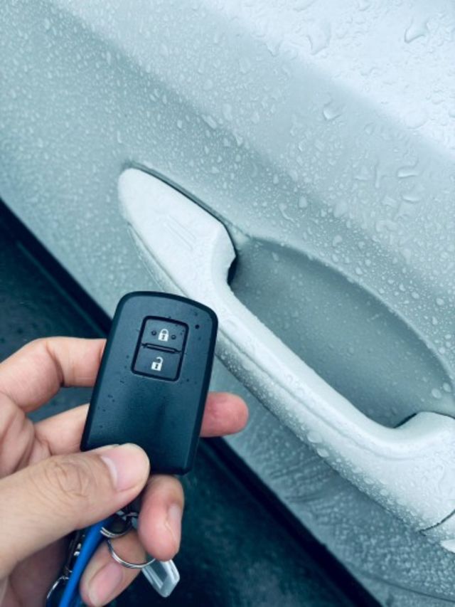 2017年 Toyota RAV4 『ACC跟車』重點配備：倒車顯影/後視鏡顯示器/免鑰匙/後備箱旅行燈/迎賓踏板  第13張相片