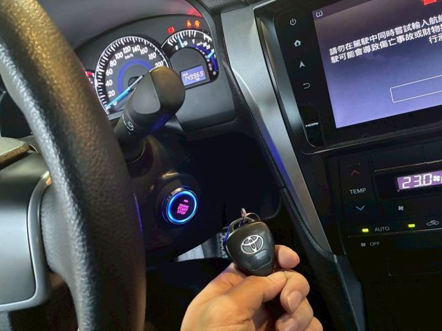 重點配備：倒車雷達/前車距偵測/改一鍵啟動/雙區溫控/液晶影音系統/抬頭顯示/後座出風口/方向盤音量控制/行車記錄器  第8張相片