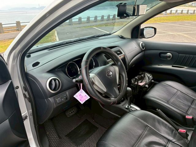 重點配備：鋁圈/皮椅/行車記錄器/倒車顯影/倒車雷達/前霧燈/安卓機/車頂旅行架  第8張相片