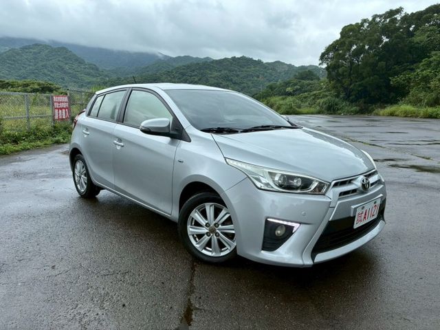 重點配備：鋁圈/皮椅/倒車顯影/倒車雷達/前霧燈/液晶影音系統/電子式後視鏡/改GPS/抬頭顯示器/後照鏡方向燈  第2張相片