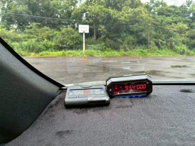 重點配備：鋁圈/皮椅/倒車顯影/倒車雷達/前霧燈/液晶影音系統/電子式後視鏡/改GPS/抬頭顯示器/後照鏡方向燈  第15張相片