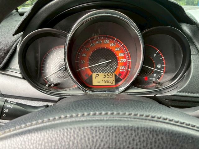 重點配備：鋁圈/皮椅/倒車顯影/倒車雷達/前霧燈/液晶影音系統/電子式後視鏡/改GPS/抬頭顯示器/後照鏡方向燈  第16張相片