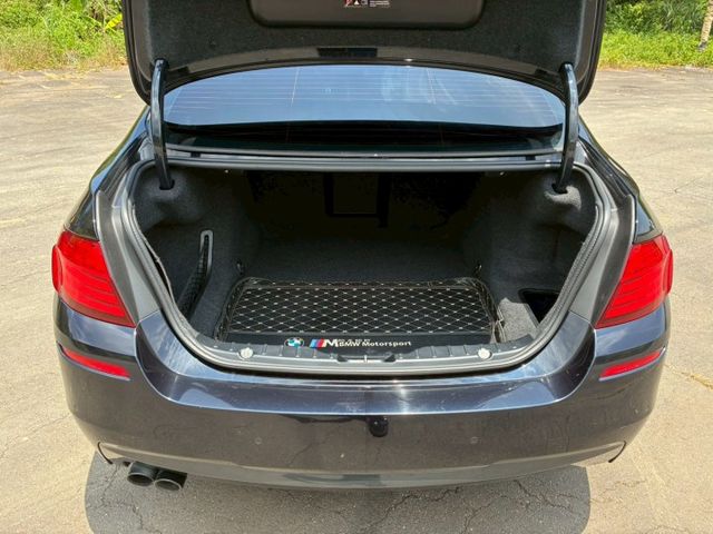 重點配備：鋁圈｜行車記錄器｜影音系統｜雙前座記憶椅｜倒車顯影｜倒車雷達｜定速｜天窗｜怠速熄火系統｜後視鏡方向燈｜電動尾門  第8張相片