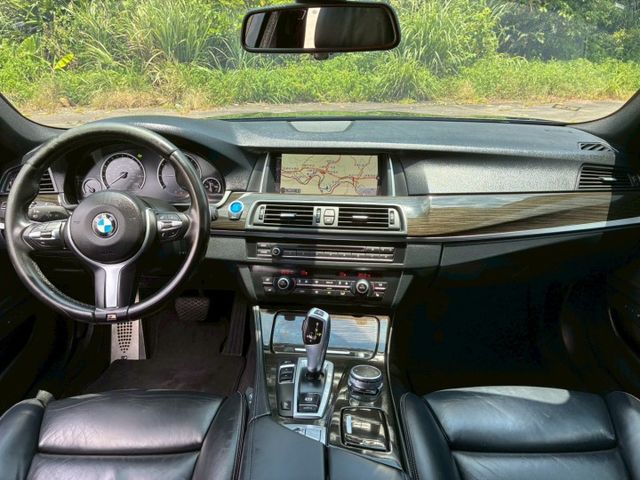 重點配備：鋁圈｜行車記錄器｜影音系統｜雙前座記憶椅｜倒車顯影｜倒車雷達｜定速｜天窗｜怠速熄火系統｜後視鏡方向燈｜電動尾門  第9張相片