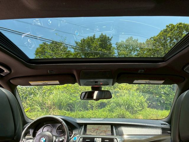重點配備：鋁圈｜行車記錄器｜影音系統｜雙前座記憶椅｜倒車顯影｜倒車雷達｜定速｜天窗｜怠速熄火系統｜後視鏡方向燈｜電動尾門  第16張相片