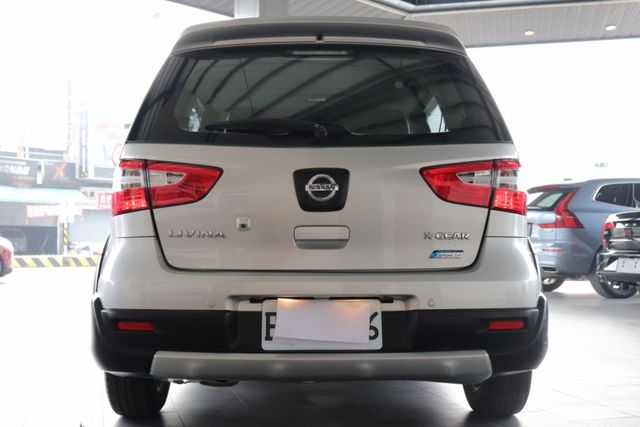 免鑰匙啟動車門鎖/HUD抬頭顯示器/車頂行李架  第7張相片