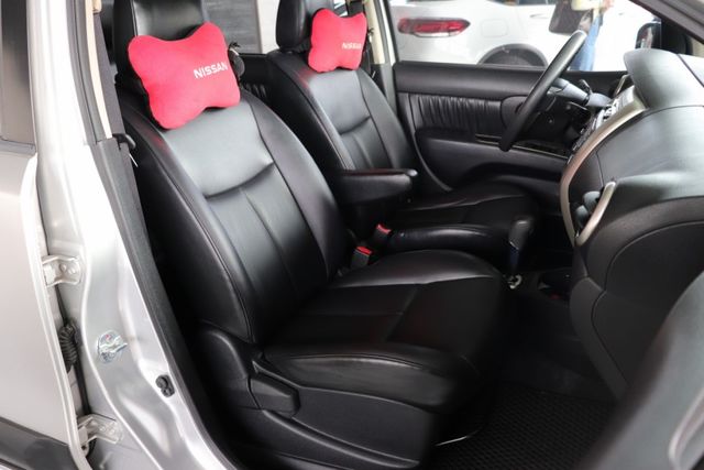 免鑰匙啟動車門鎖/HUD抬頭顯示器/車頂行李架  第9張相片